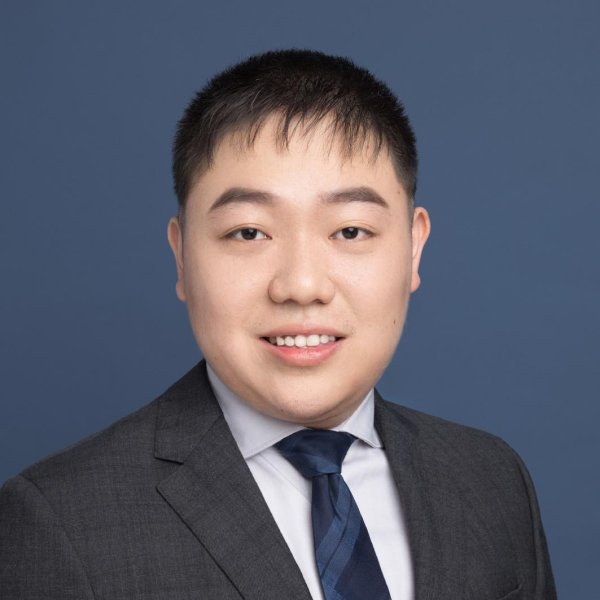 钱坛子 美股重挫道指跌近700点，黄金迎3300美元里程碑