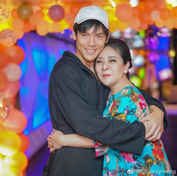 东程配资 向太回应“向家破产”传闻：珠宝、豪宅都在，还养着1000多名员工；向佐力挺